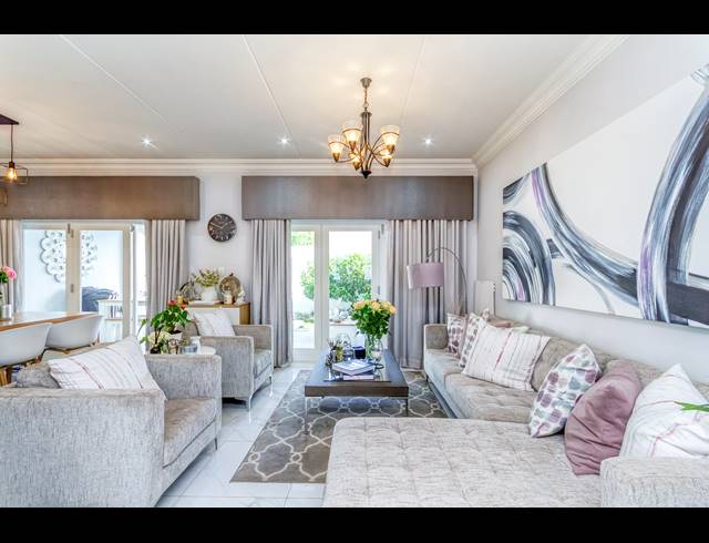 3 BEDROOM TOWNHOUSE TO LET IN BRYANSTON